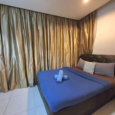 Regalia Suites With Infinity Pool Klcc By Staycation Homes كوالالمبور المظهر الخارجي الصورة