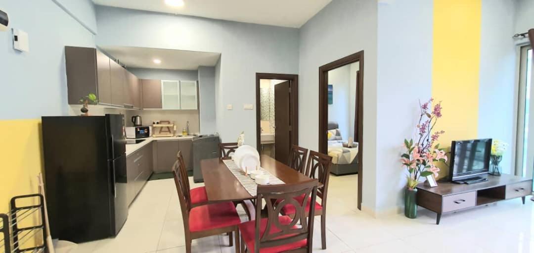 Regalia Suites With Infinity Pool Klcc By Staycation Homes كوالالمبور المظهر الخارجي الصورة