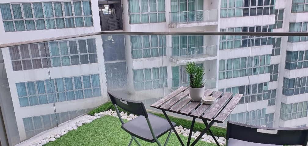 Regalia Suites With Infinity Pool Klcc By Staycation Homes كوالالمبور المظهر الخارجي الصورة
