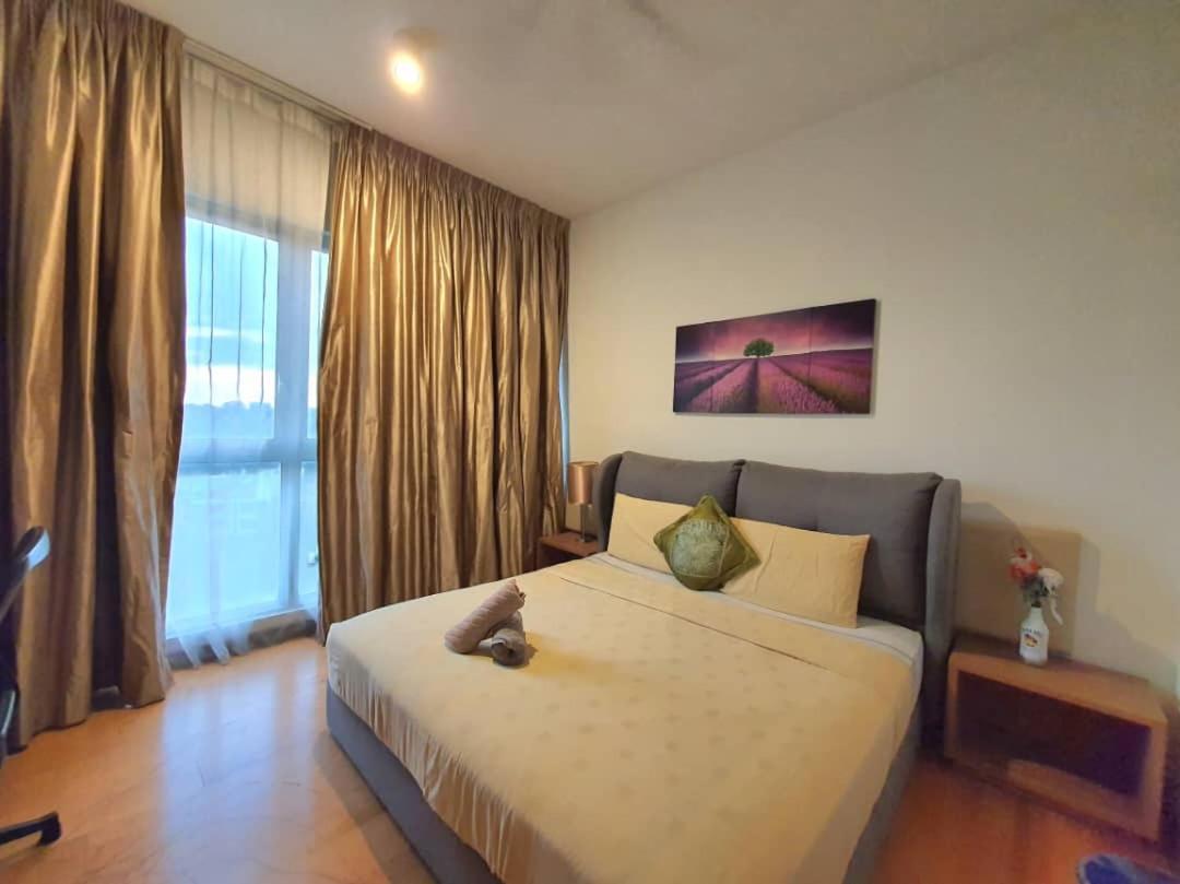 Regalia Suites With Infinity Pool Klcc By Staycation Homes كوالالمبور المظهر الخارجي الصورة