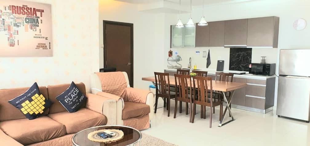 Regalia Suites With Infinity Pool Klcc By Staycation Homes كوالالمبور المظهر الخارجي الصورة