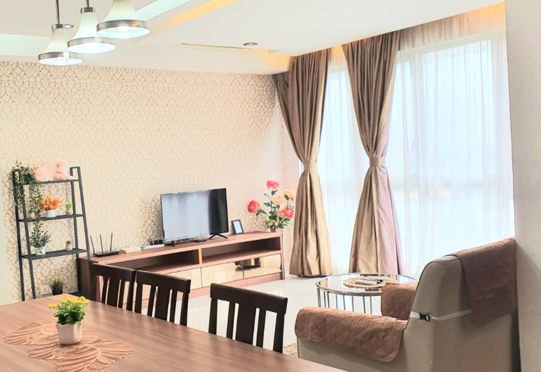 Regalia Suites With Infinity Pool Klcc By Staycation Homes كوالالمبور المظهر الخارجي الصورة