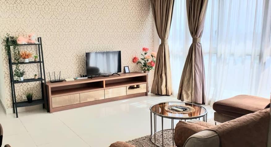 Regalia Suites With Infinity Pool Klcc By Staycation Homes كوالالمبور المظهر الخارجي الصورة