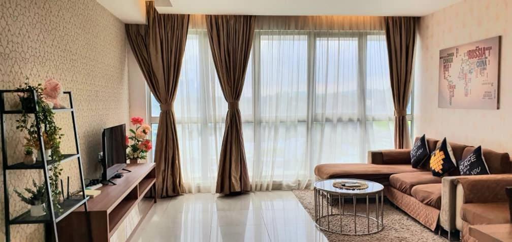Regalia Suites With Infinity Pool Klcc By Staycation Homes كوالالمبور المظهر الخارجي الصورة