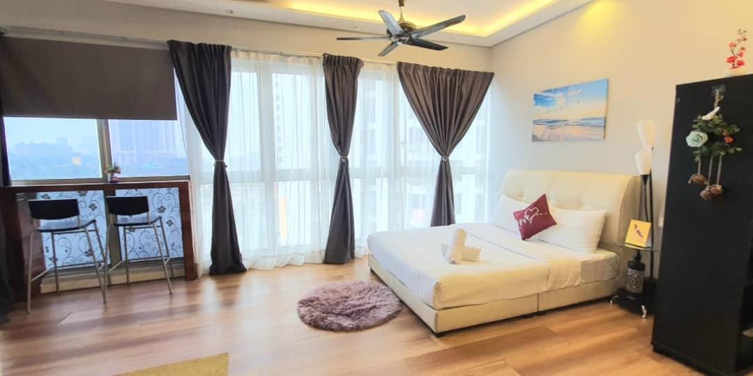 Regalia Suites With Infinity Pool Klcc By Staycation Homes كوالالمبور المظهر الخارجي الصورة