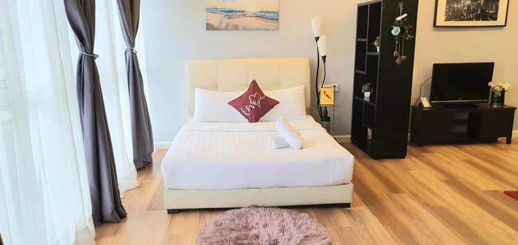 Regalia Suites With Infinity Pool Klcc By Staycation Homes كوالالمبور المظهر الخارجي الصورة