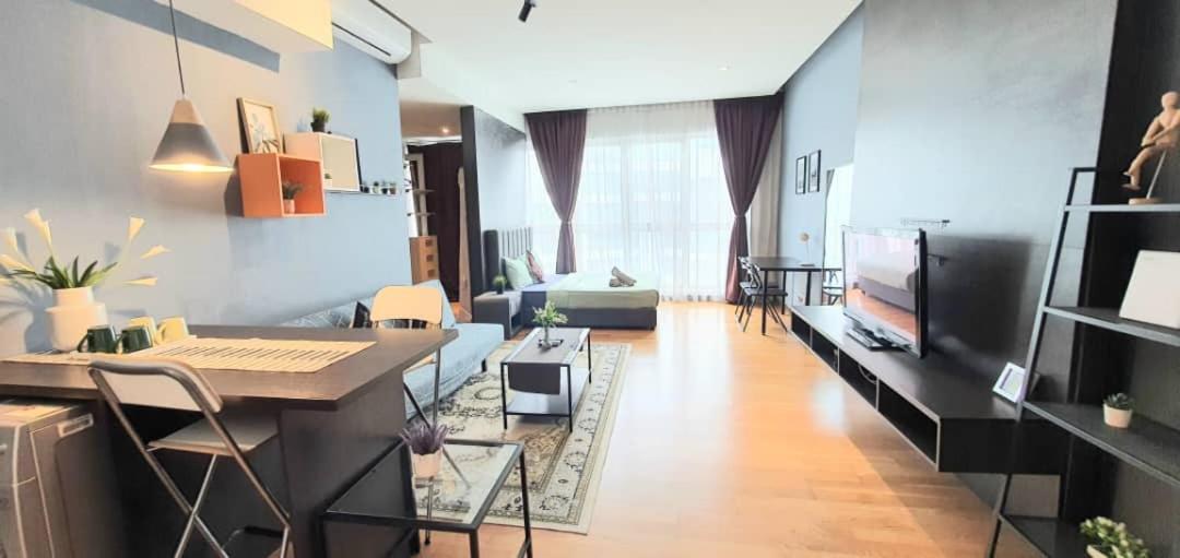 Regalia Suites With Infinity Pool Klcc By Staycation Homes كوالالمبور المظهر الخارجي الصورة
