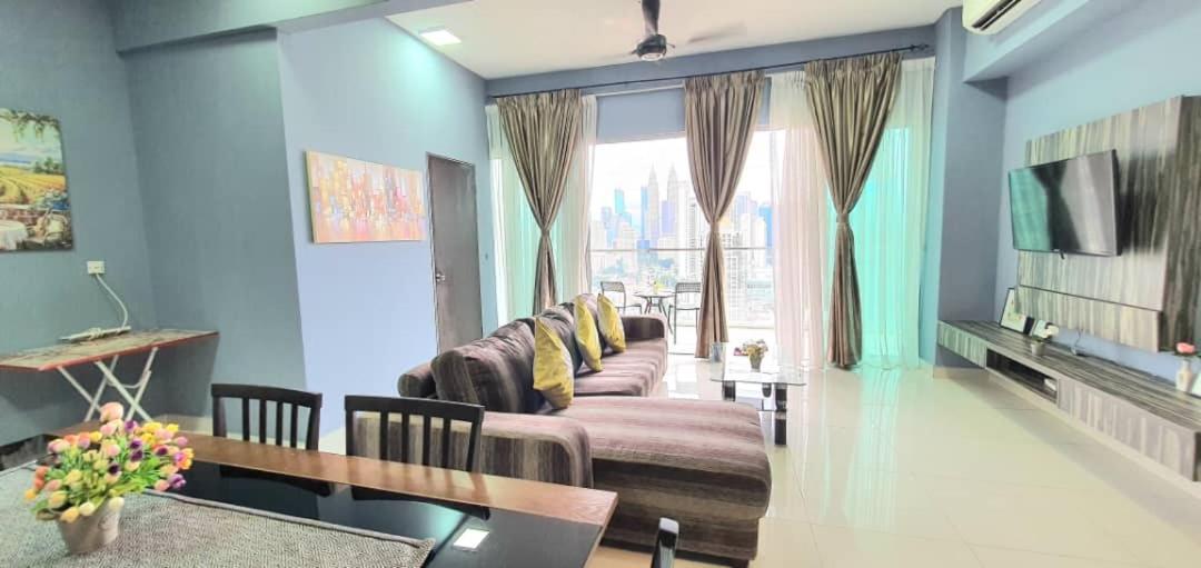 Regalia Suites With Infinity Pool Klcc By Staycation Homes كوالالمبور المظهر الخارجي الصورة