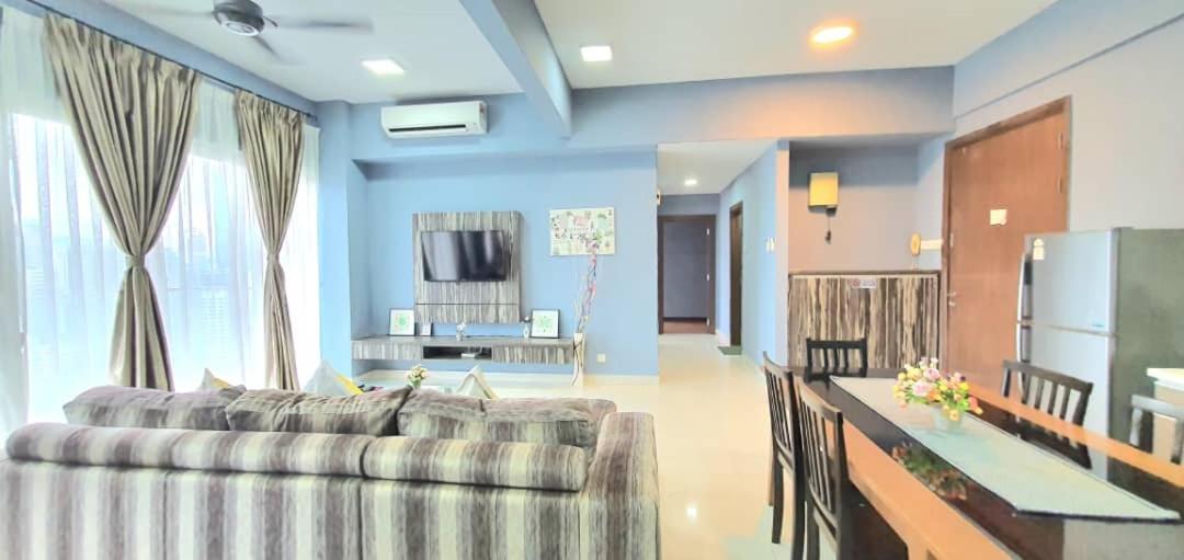 Regalia Suites With Infinity Pool Klcc By Staycation Homes كوالالمبور المظهر الخارجي الصورة