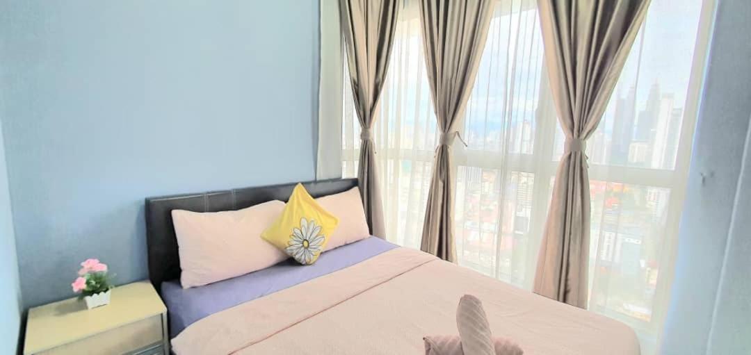 Regalia Suites With Infinity Pool Klcc By Staycation Homes كوالالمبور المظهر الخارجي الصورة