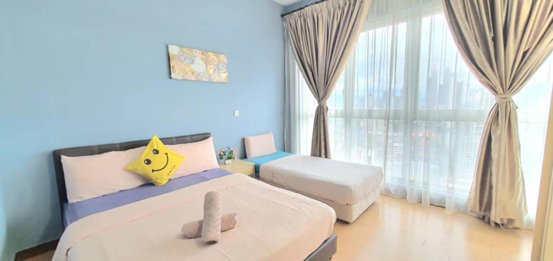 Regalia Suites With Infinity Pool Klcc By Staycation Homes كوالالمبور المظهر الخارجي الصورة