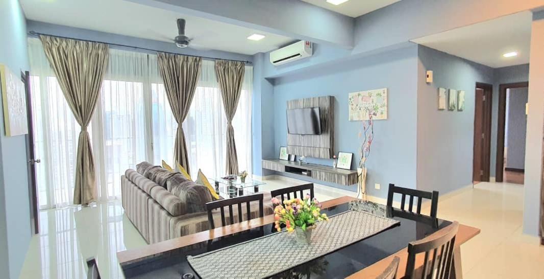 Regalia Suites With Infinity Pool Klcc By Staycation Homes كوالالمبور المظهر الخارجي الصورة