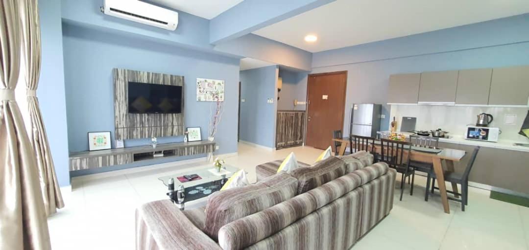 Regalia Suites With Infinity Pool Klcc By Staycation Homes كوالالمبور المظهر الخارجي الصورة
