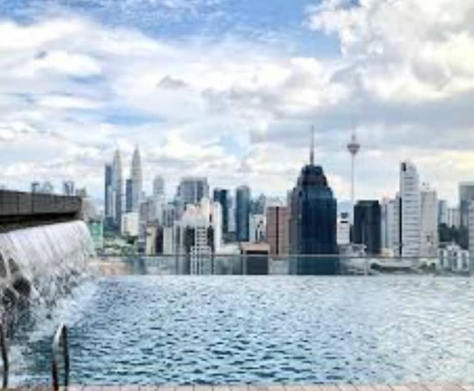 Regalia Suites With Infinity Pool Klcc By Staycation Homes كوالالمبور المظهر الخارجي الصورة