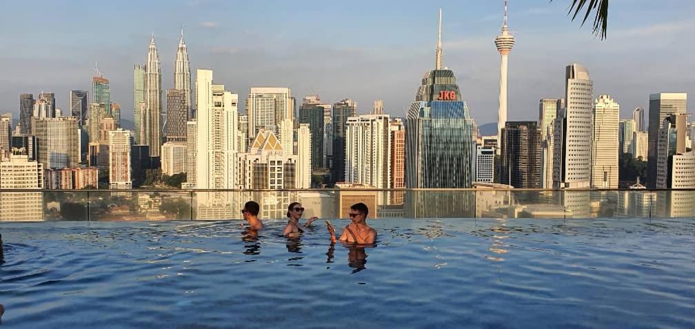 Regalia Suites With Infinity Pool Klcc By Staycation Homes كوالالمبور المظهر الخارجي الصورة