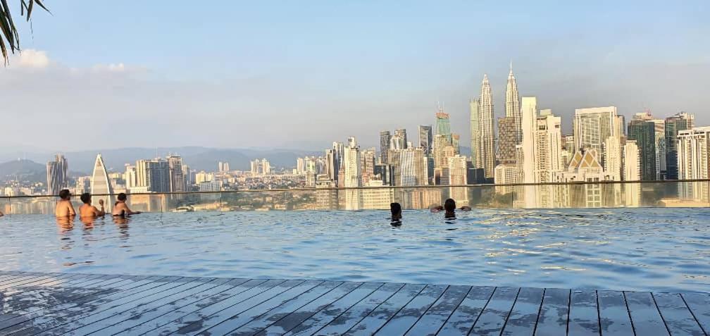 Regalia Suites With Infinity Pool Klcc By Staycation Homes كوالالمبور المظهر الخارجي الصورة