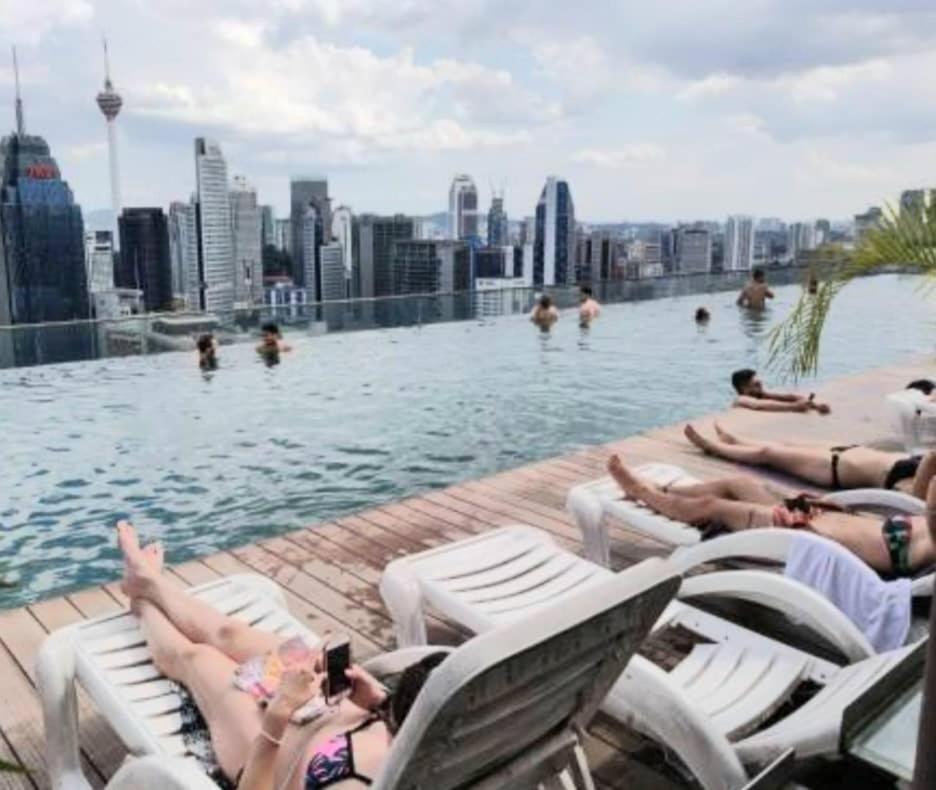Regalia Suites With Infinity Pool Klcc By Staycation Homes كوالالمبور المظهر الخارجي الصورة