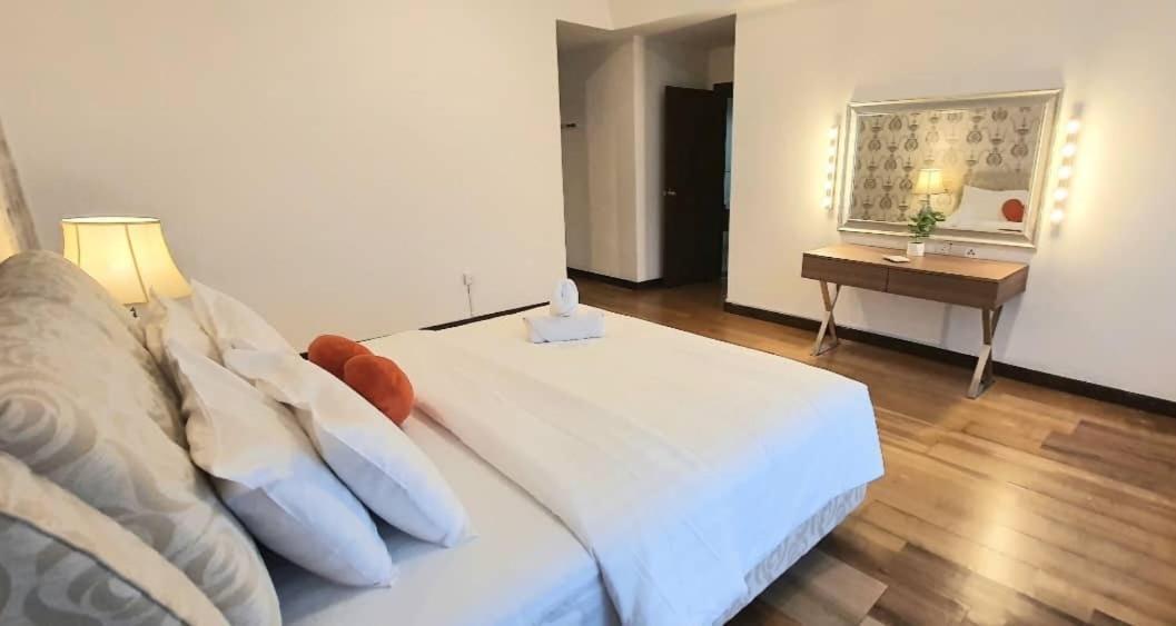 Regalia Suites With Infinity Pool Klcc By Staycation Homes كوالالمبور المظهر الخارجي الصورة