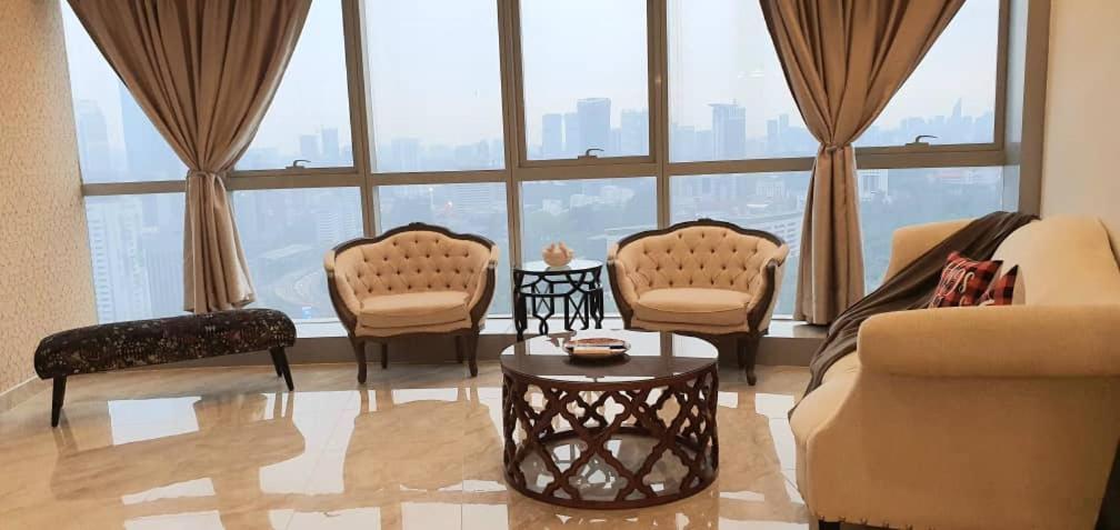 Regalia Suites With Infinity Pool Klcc By Staycation Homes كوالالمبور المظهر الخارجي الصورة