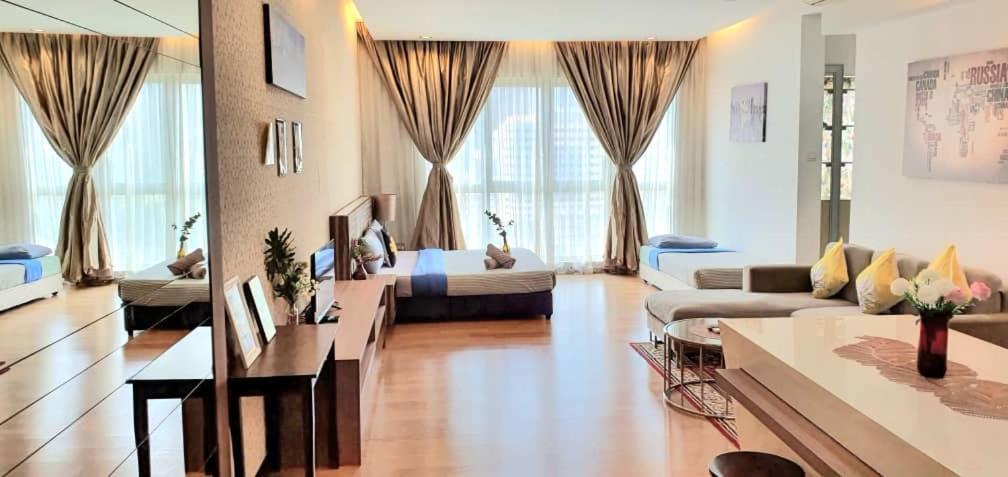 Regalia Suites With Infinity Pool Klcc By Staycation Homes كوالالمبور المظهر الخارجي الصورة