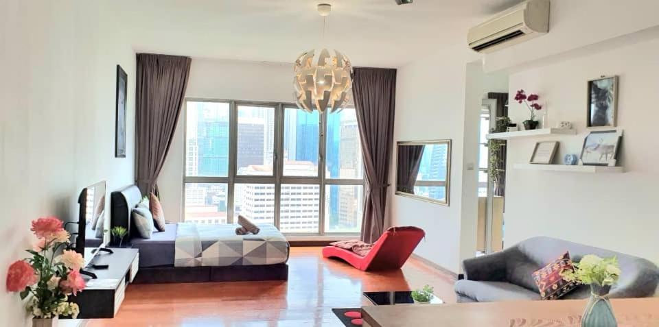 Regalia Suites With Infinity Pool Klcc By Staycation Homes كوالالمبور المظهر الخارجي الصورة