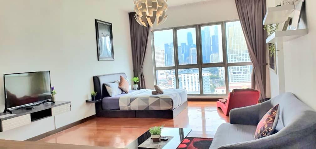 Regalia Suites With Infinity Pool Klcc By Staycation Homes كوالالمبور المظهر الخارجي الصورة